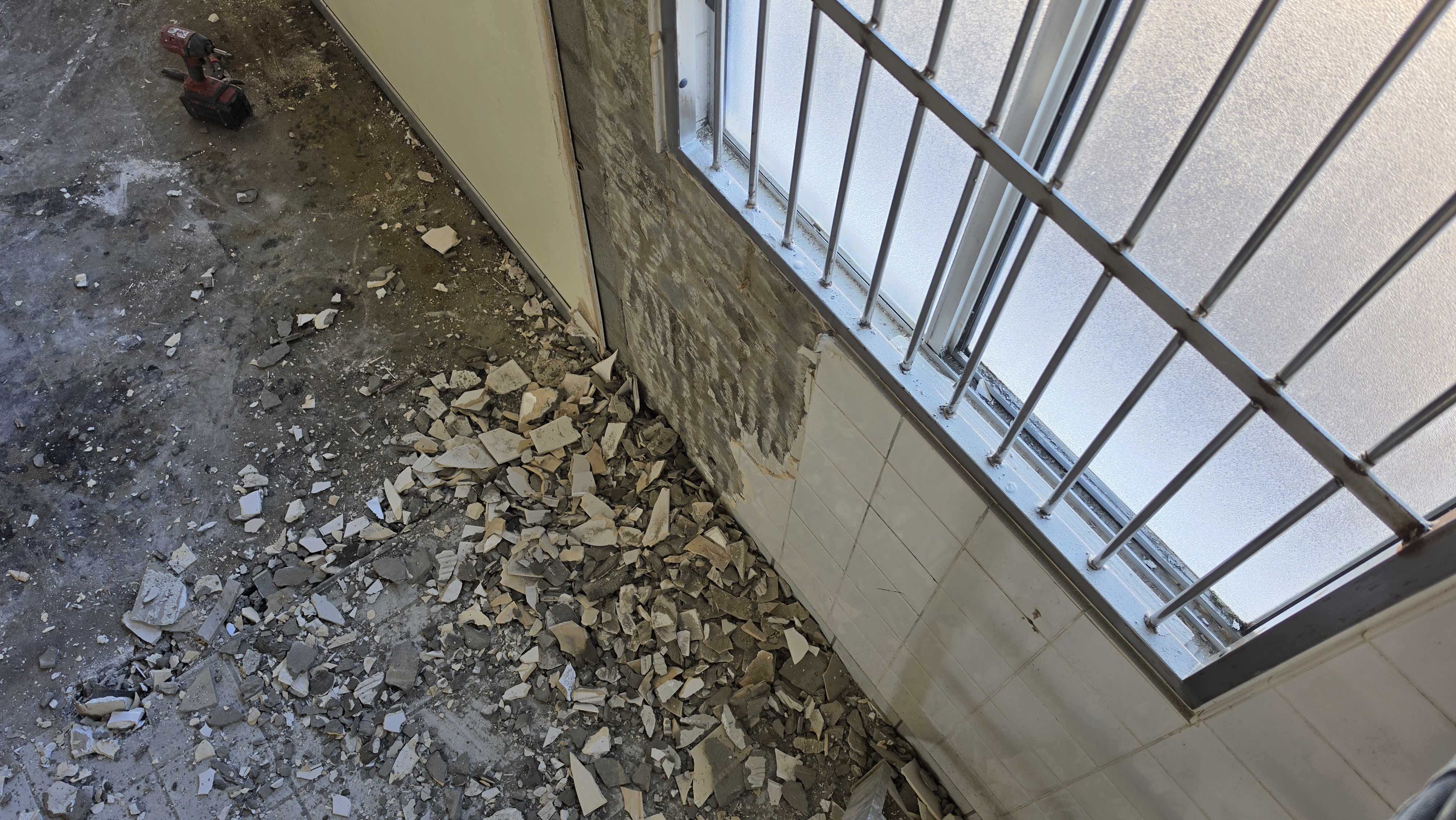 Wall and floor tile removal, Mackay