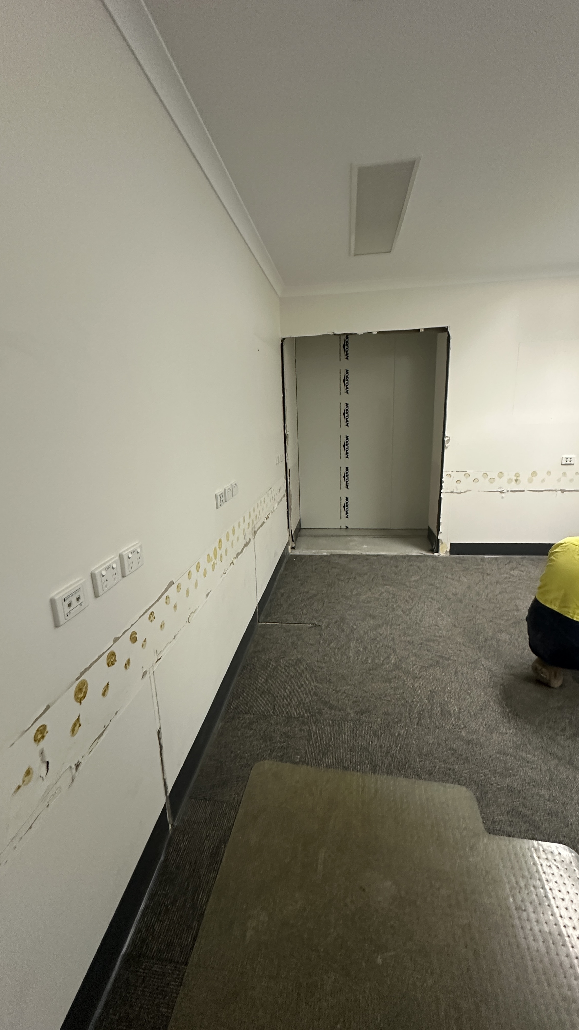 Stripped office floor, bare shell, Cairns